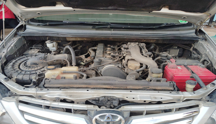 2011 Toyota Innova V 2.5 7 STR, Diesel, Manual, 2,09,183 km, exterior