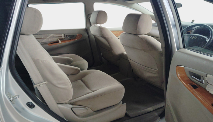 2011 Toyota Innova V 2.5 7 STR, Diesel, Manual, 2,09,183 km, interior
