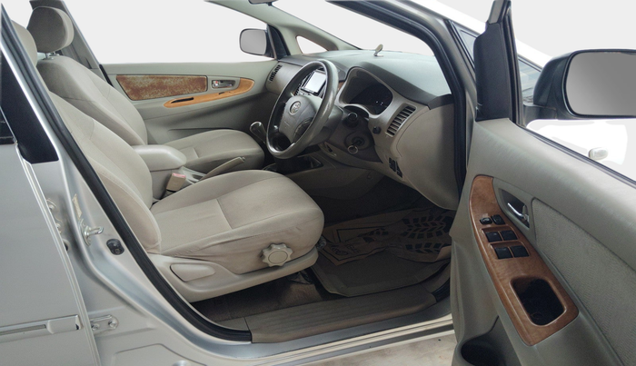 2011 Toyota Innova V 2.5 7 STR, Diesel, Manual, 2,09,183 km, interior