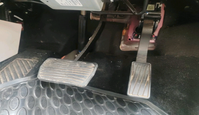 2022 Mahindra XUV300 W8 (O) 1.5 DIESEL AMT, Diesel, Automatic, 23,495 km, interior