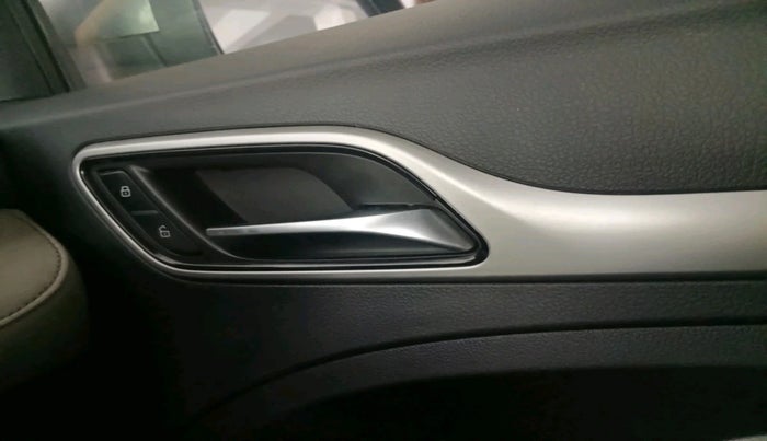 2022 MG ASTOR STYLE 1.5 MT, Petrol, Manual, 24,347 km, interior