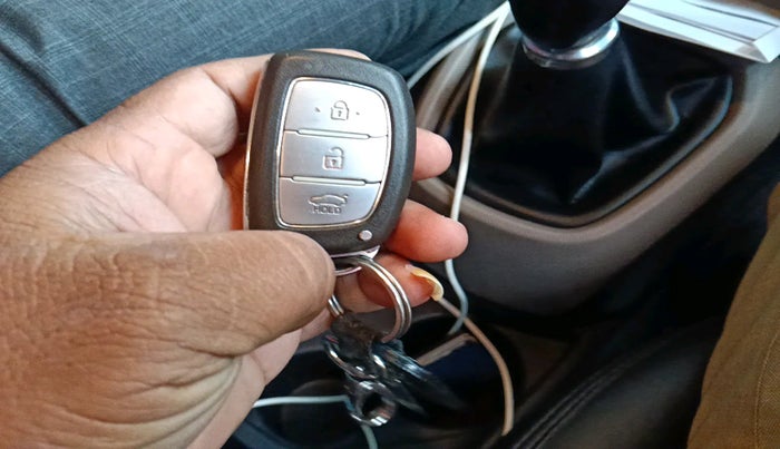 2016 Hyundai Xcent SX 1.2 (O), Petrol, Manual, 82,460 km, interior