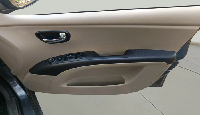 2013 Hyundai i10 SPORTZ 1.2, Petrol, Manual, 41,917 km, interior