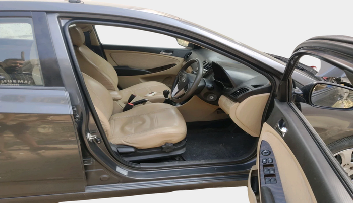 2011 Hyundai Verna FLUIDIC 1.6 VTVT EX, Petrol, Manual, 1,02,981 km, interior