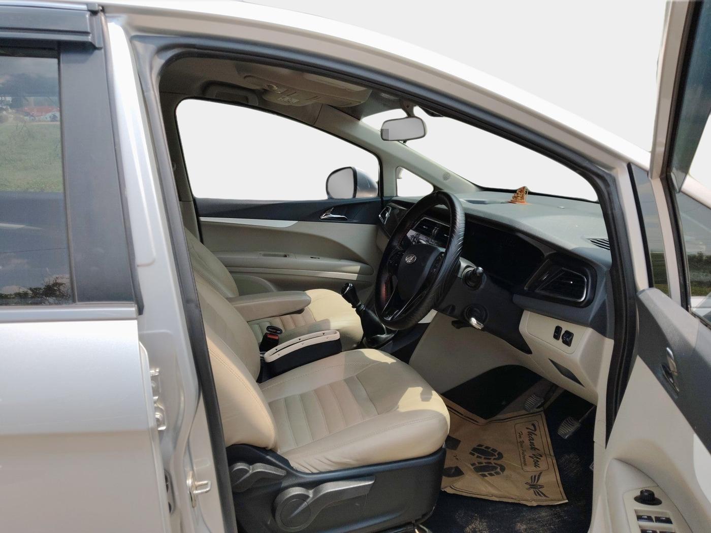 2018 Mahindra MARAZZO M6 8 STR, Diesel, Manual, 1,49,950 km, interior