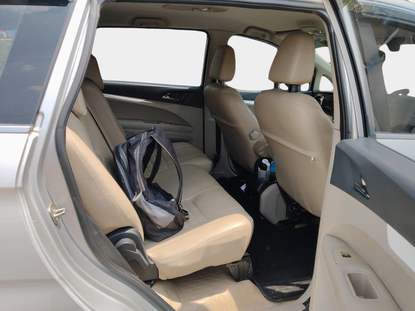 2018 Mahindra MARAZZO M6 8 STR, Diesel, Manual, 1,49,950 km, interior