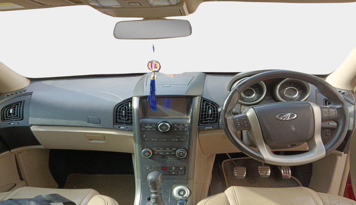 2015 Mahindra XUV500 W10, Diesel, Manual, 1,22,331 km, interior
