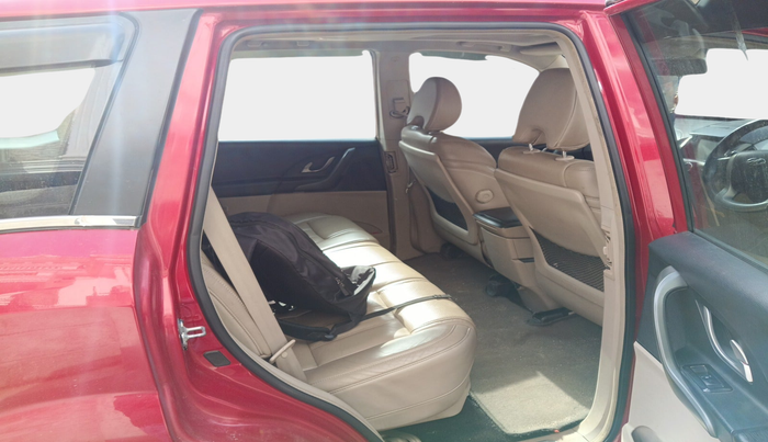 2015 Mahindra XUV500 W10, Diesel, Manual, 1,22,331 km, interior