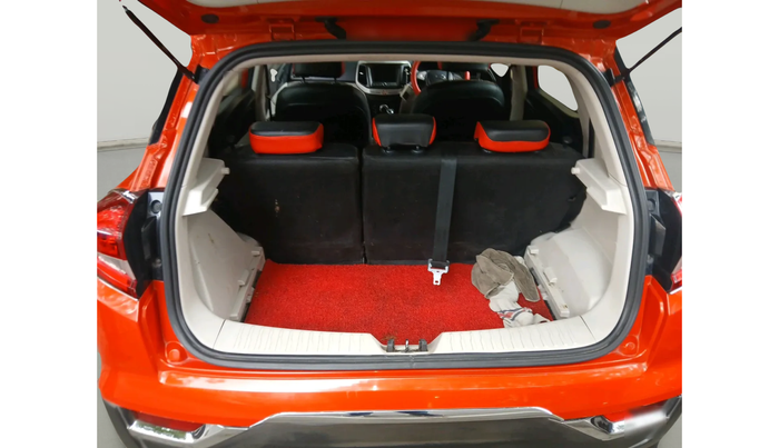 2019 Mahindra XUV300 W6 1.5 DIESEL, Diesel, Manual, 90,111 km, exterior