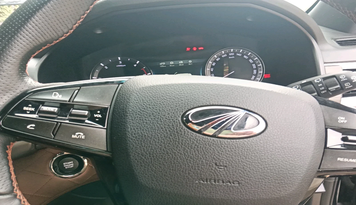 2022 Mahindra ALTURAS G4 2WD AT, Diesel, Automatic, 30,731 km, interior