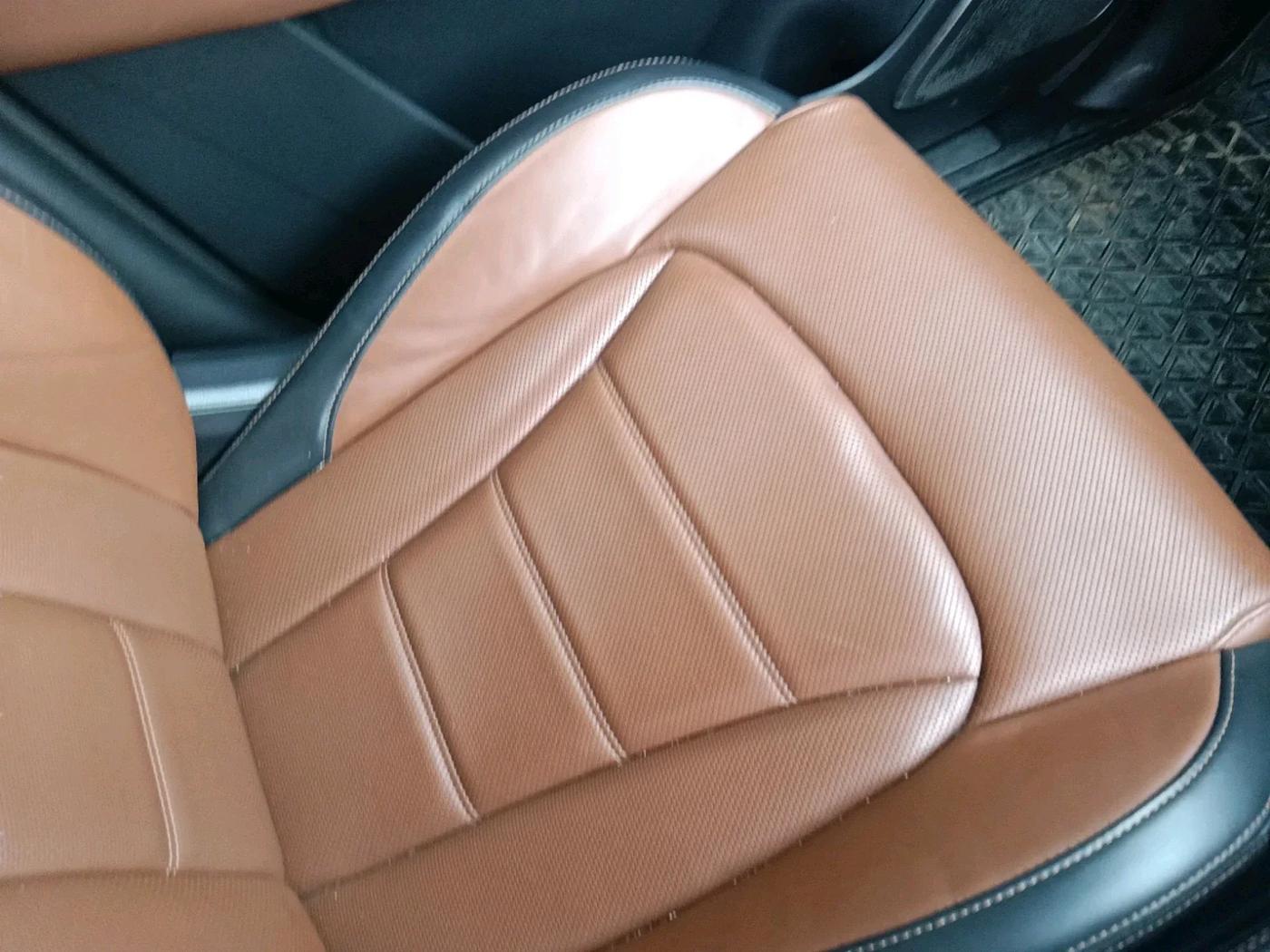 2022 Mahindra ALTURAS G4 2WD AT, Diesel, Automatic, 30,731 km, interior