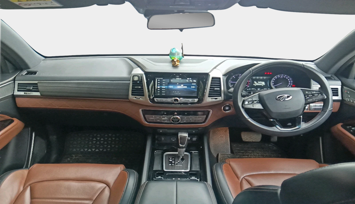 2022 Mahindra ALTURAS G4 2WD AT, Diesel, Automatic, 30,731 km, interior