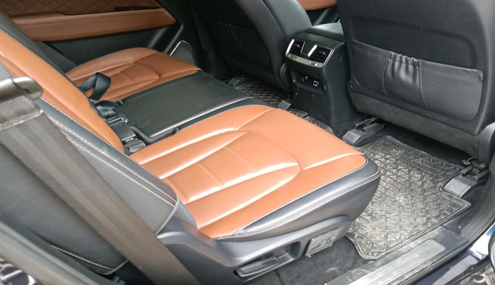 2022 Mahindra ALTURAS G4 2WD AT, Diesel, Automatic, 30,731 km, interior