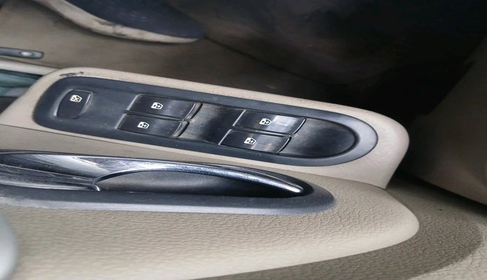 2015 Nissan Terrano XL D PLUS, Diesel, Manual, 1,97,621 km, interior