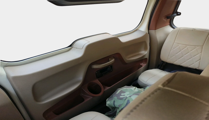 2016 Mahindra TUV300 T8, Diesel, Manual, 52,473 km, interior