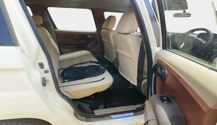 2016 Mahindra TUV300 T8, Diesel, Manual, 52,473 km, interior