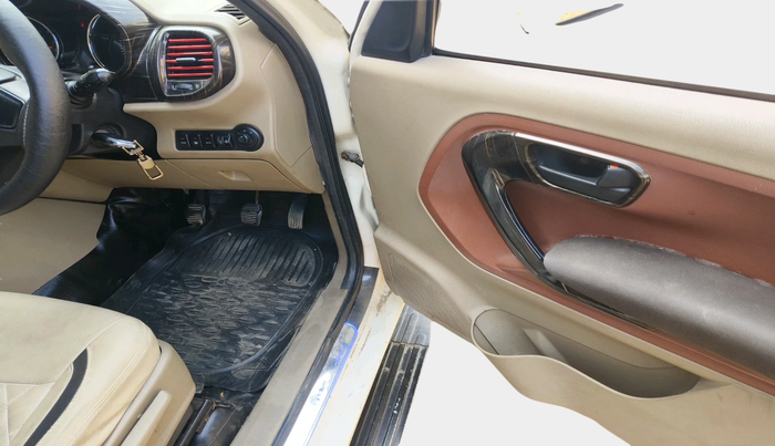 2016 Mahindra TUV300 T8, Diesel, Manual, 52,473 km, interior