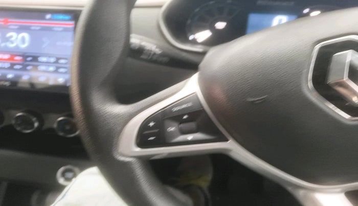 2022 Renault TRIBER RXZ, Petrol, Manual, 17,033 km, interior