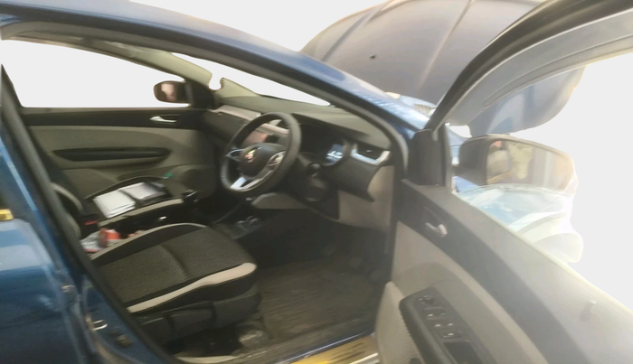 2022 Renault TRIBER RXZ, Petrol, Manual, 17,033 km, interior