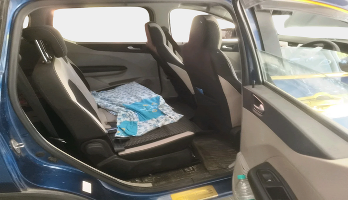 2022 Renault TRIBER RXZ, Petrol, Manual, 17,033 km, interior