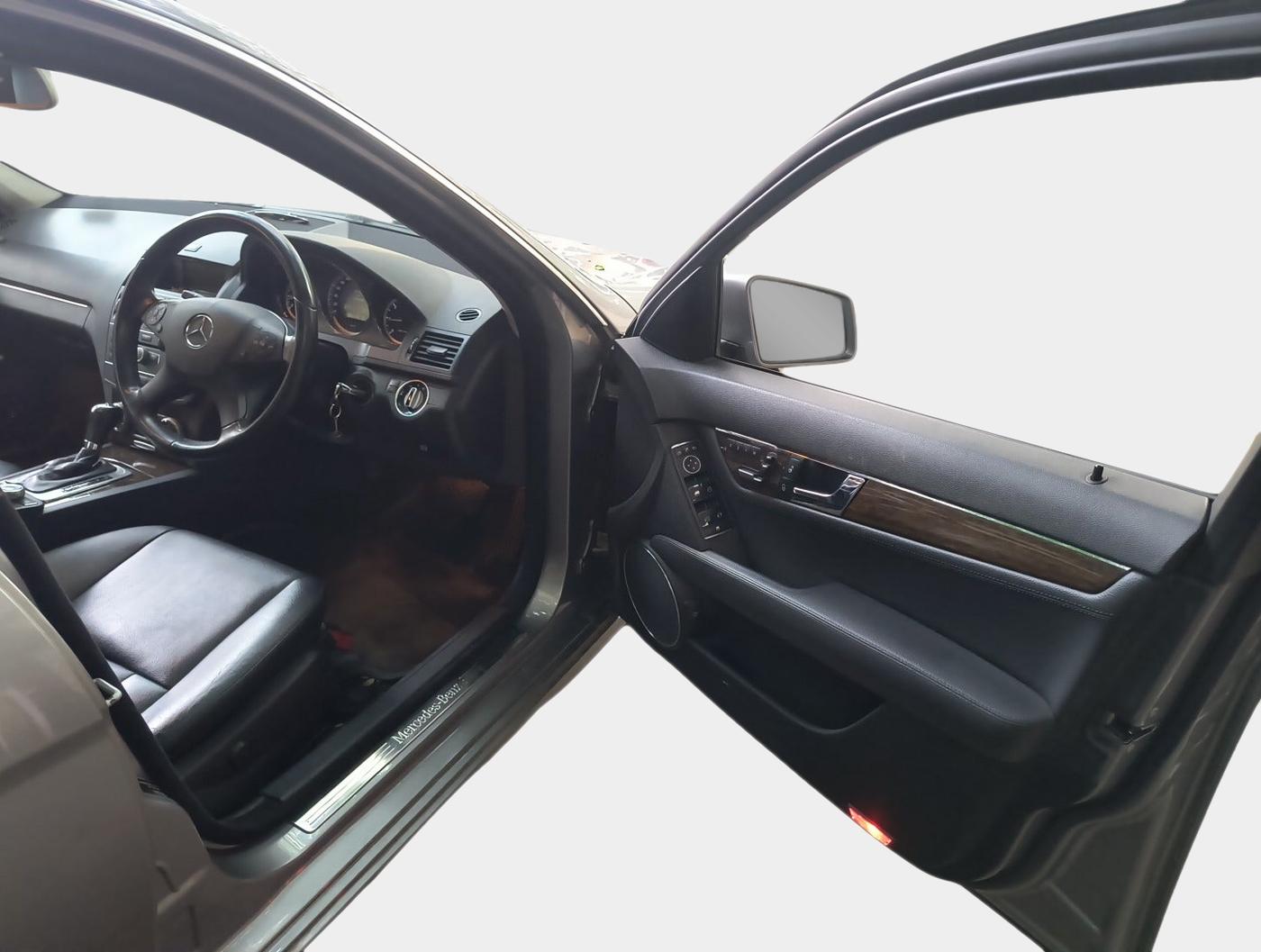 2010 Mercedes Benz C Class 	250 CDI ELEGANCE AT, Diesel, Automatic, 1,29,298 km, interior