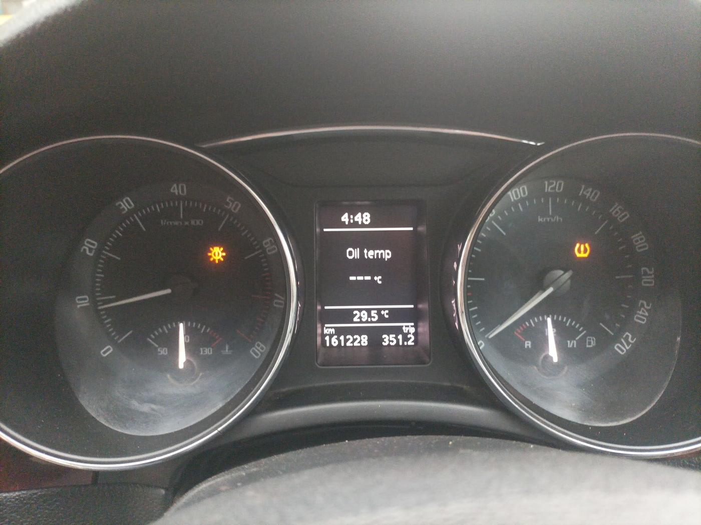 2011 Skoda Superb ELEGANCE 1.8 TSI MT, Petrol, Manual, 1,61,228 km, interior