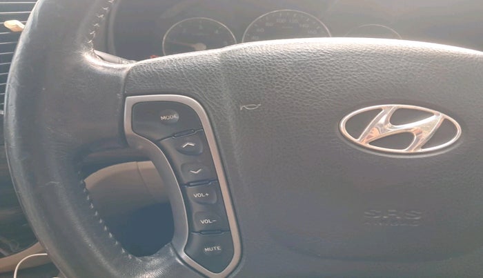 2011 Hyundai Santa Fe 4 WD, Diesel, Manual, 1,05,406 km, interior