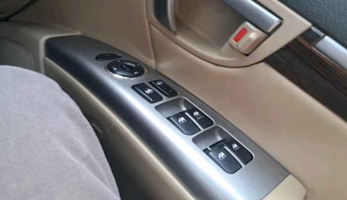 2011 Hyundai Santa Fe 4 WD, Diesel, Manual, 1,05,406 km, interior