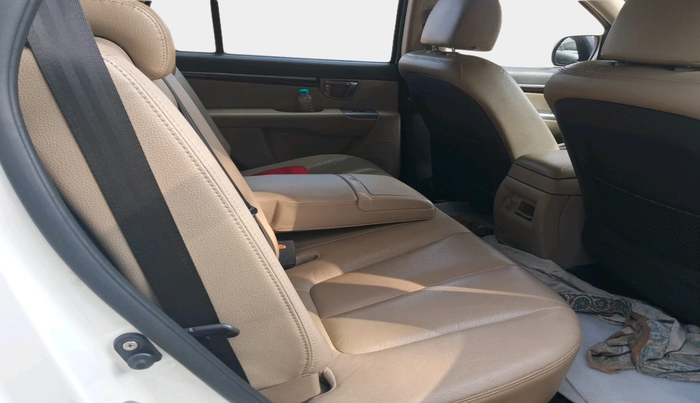 2011 Hyundai Santa Fe 4 WD, Diesel, Manual, 1,05,406 km, interior