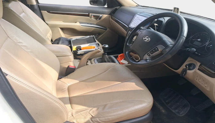 2011 Hyundai Santa Fe 4 WD, Diesel, Manual, 1,05,406 km, interior