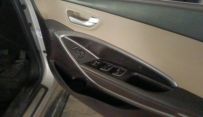 2014 Hyundai Santa Fe 4 WD AT, Diesel, Automatic, 1,31,288 km, interior