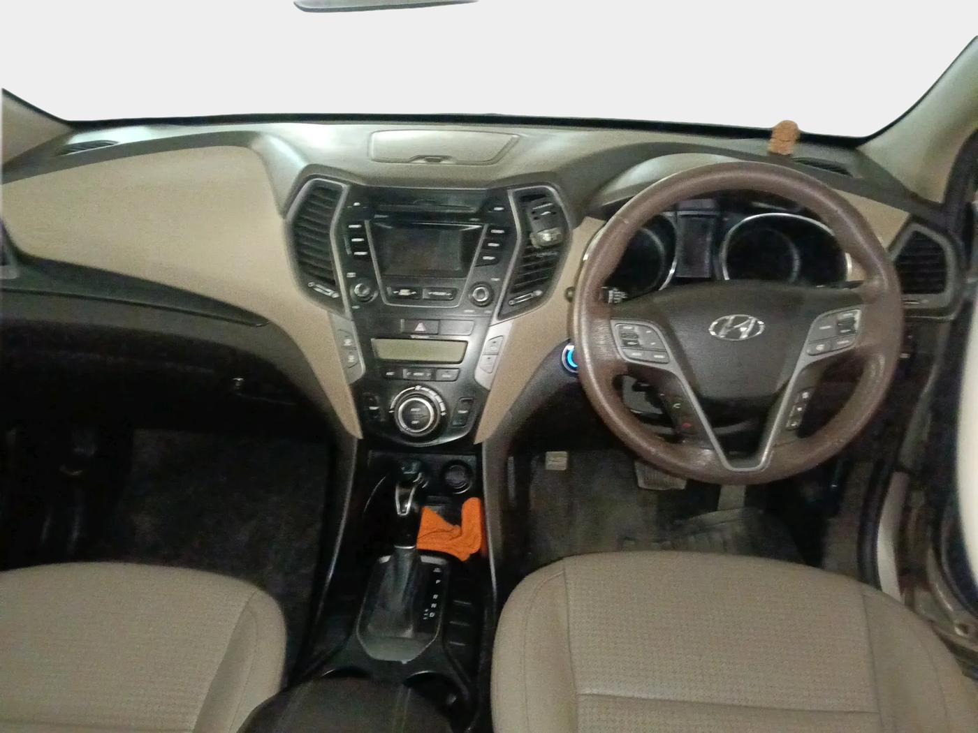 2014 Hyundai Santa Fe 4 WD AT, Diesel, Automatic, 1,31,288 km, interior