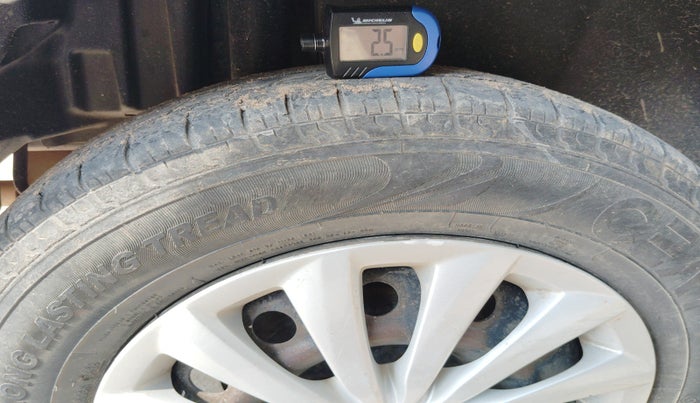 2016 Maruti Swift Dzire VDI ABS, Diesel, Manual, 3,86,447 km, tyre