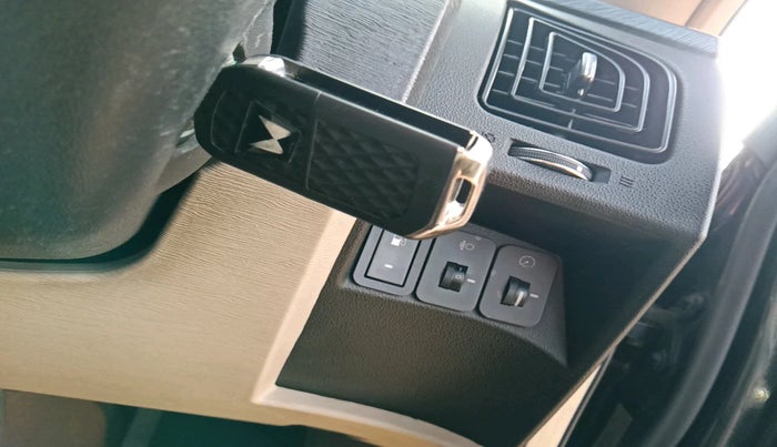 2017 Mahindra XUV500 W6, Diesel, Manual, 1,20,650 km, interior