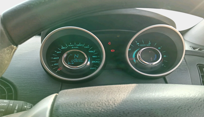 2017 Mahindra XUV500 W6, Diesel, Manual, 1,20,650 km, interior