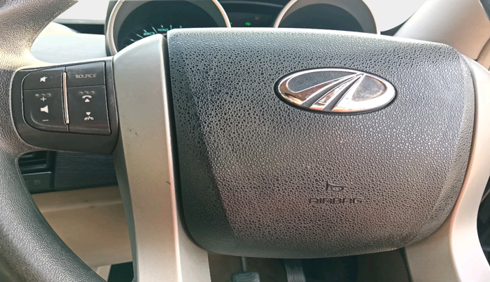 2017 Mahindra XUV500 W6, Diesel, Manual, 1,20,650 km, interior