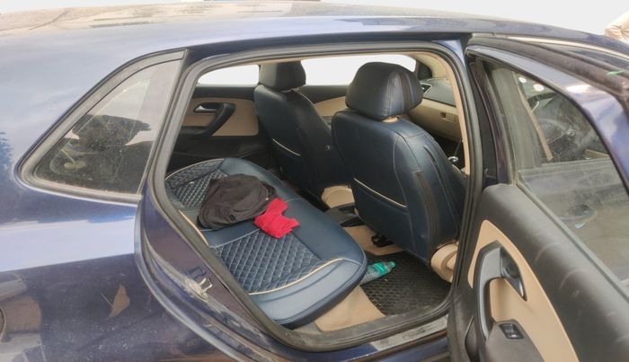 2014 Volkswagen Polo HIGHLINE1.5L, Diesel, Manual, 1,06,000 km, interior