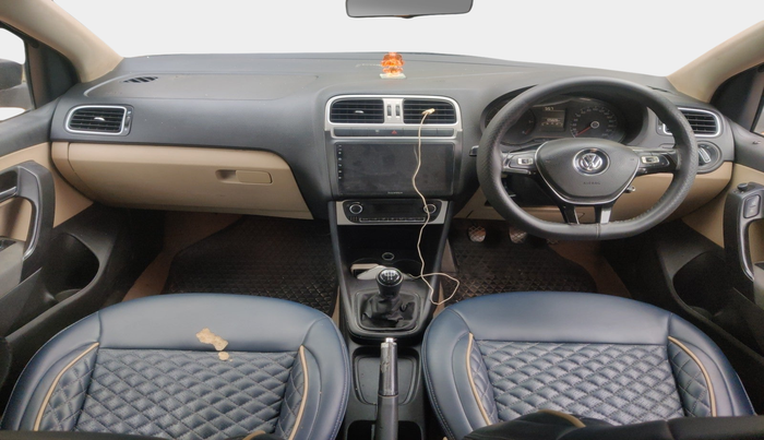 2014 Volkswagen Polo HIGHLINE1.5L, Diesel, Manual, 1,06,000 km, interior