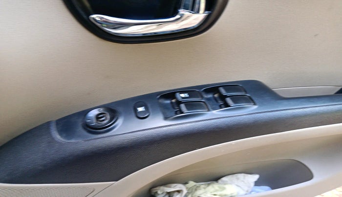 2012 Hyundai i10 SPORTZ 1.2, Petrol, Manual, 1,07,426 km, interior