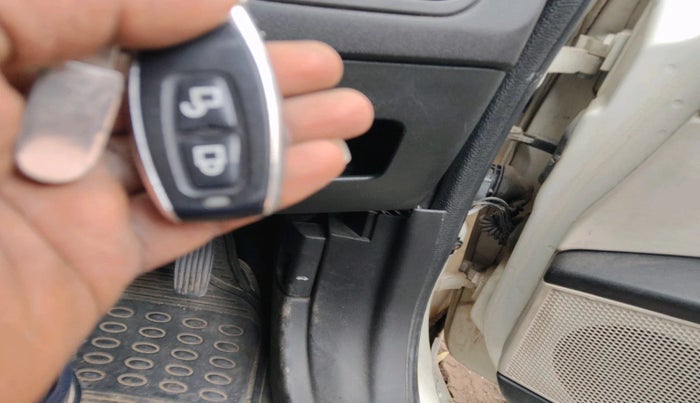 2014 Fiat Linea CLASSIC 1.3 L MULTIJET, Diesel, Manual, 1,34,782 km, interior