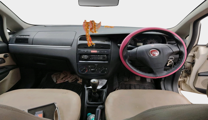 2014 Fiat Linea CLASSIC 1.3 L MULTIJET, Diesel, Manual, 1,34,782 km, interior