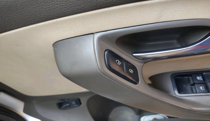 2010 Volkswagen Vento TRENDLINE DIESEL 1.6, Diesel, Manual, 1,00,708 km, interior