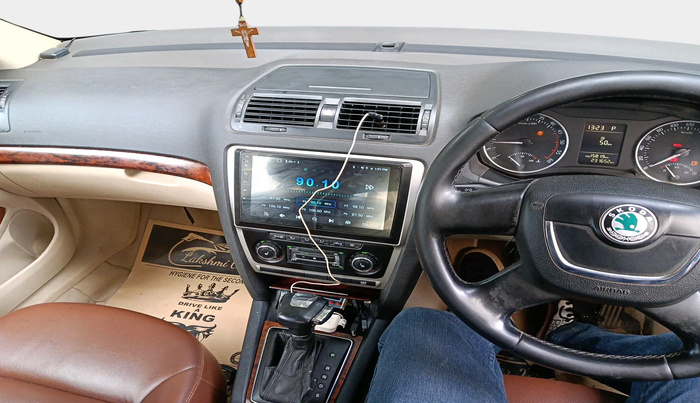 2010 Skoda Laura ELEGANCE 1.9 TDI AT, Diesel, Automatic, 2,31,652 km, interior