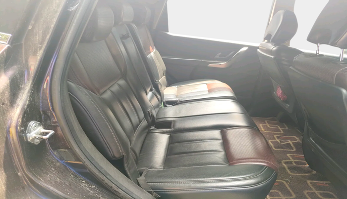 2014 Mahindra XUV500 W8, Diesel, Manual, 98,937 km, interior