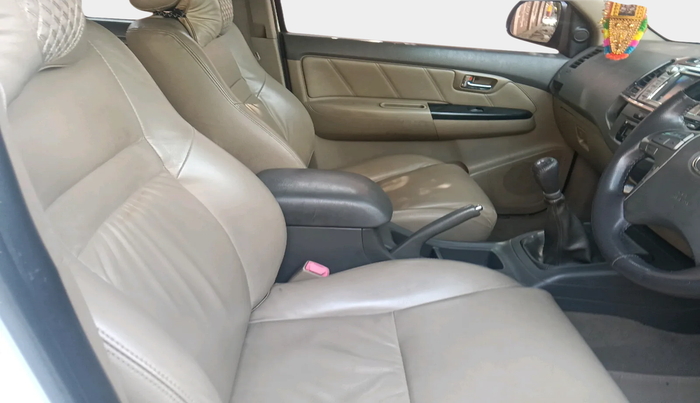 2013 Toyota Fortuner 3.0 4X2 MT, Diesel, Manual, 1,24,600 km, interior