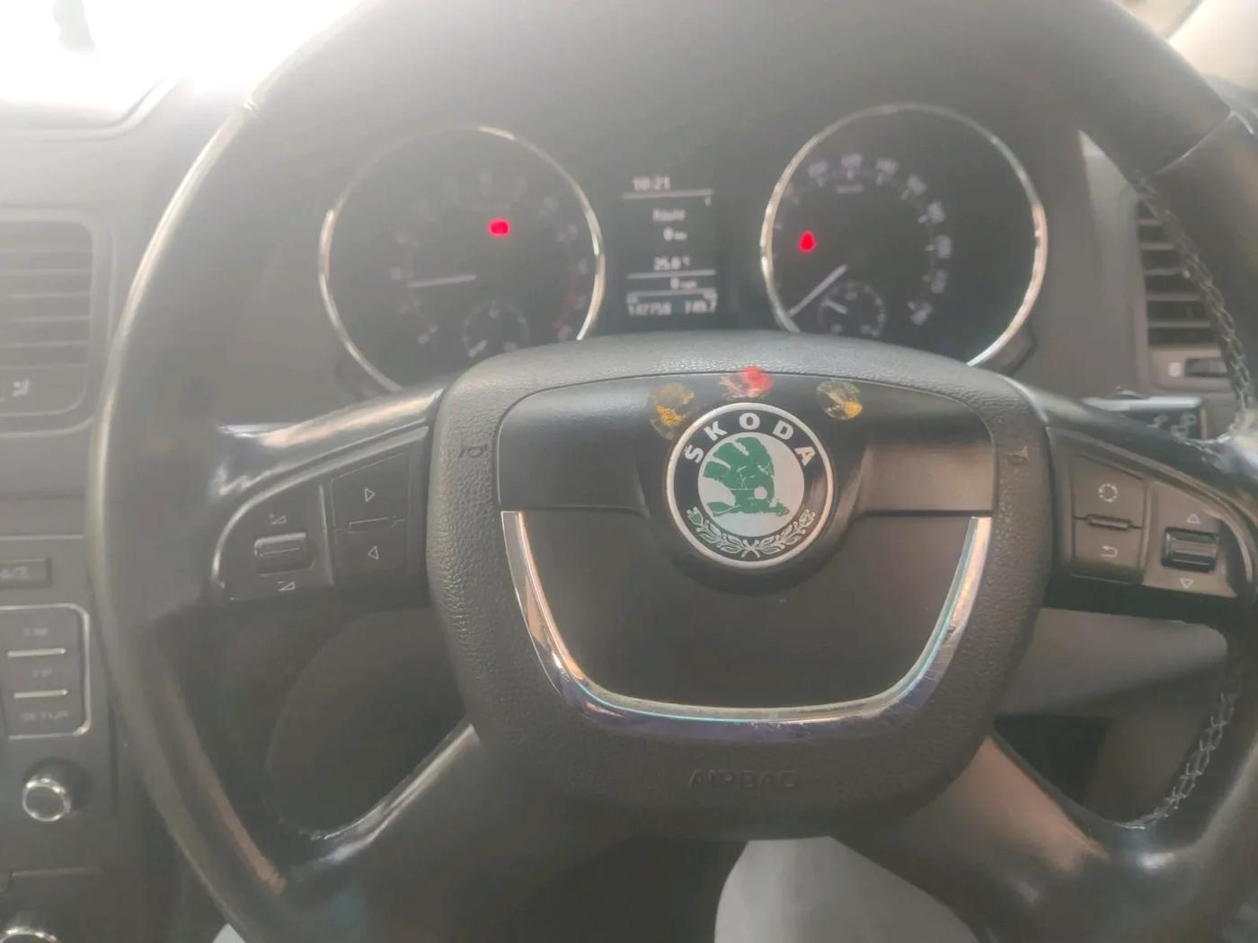 2012 Skoda Yeti ELEGANCE 2.0 TDI CR 4X4, Diesel, Manual, 1,47,758 km, interior