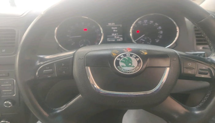 2012 Skoda Yeti ELEGANCE 2.0 TDI CR 4X4, Diesel, Manual, 1,47,758 km, interior