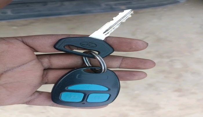 2014 Tata Safari 4X2 LX DICOR 2.2 VTT, Diesel, Manual, 85,186 km, interior