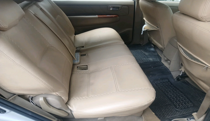 2011 Toyota Fortuner 3.0 4X4 MT, Diesel, Manual, 1,17,399 km, interior