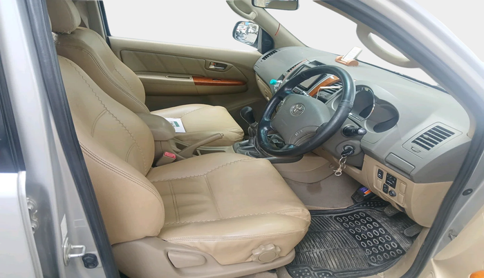 2011 Toyota Fortuner 3.0 4X4 MT, Diesel, Manual, 1,17,399 km, interior